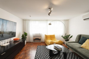 Flat and Fur 2BR Mid-Century 3mins to Nimman Airport